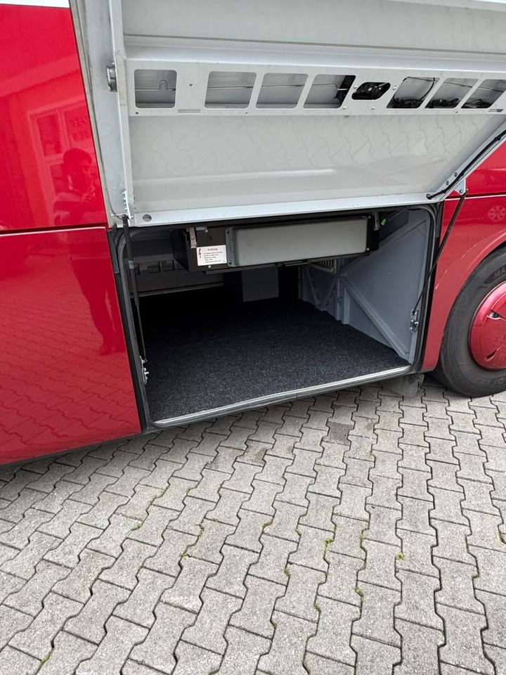 Setra S 515 MD (TOP*DE*Schalt*245 tKm) - Távolsági busz: 4 kép. Setra S 515 MD (TOP*DE*Schalt*245 tKm) - Távolsági busz: 4 kép.