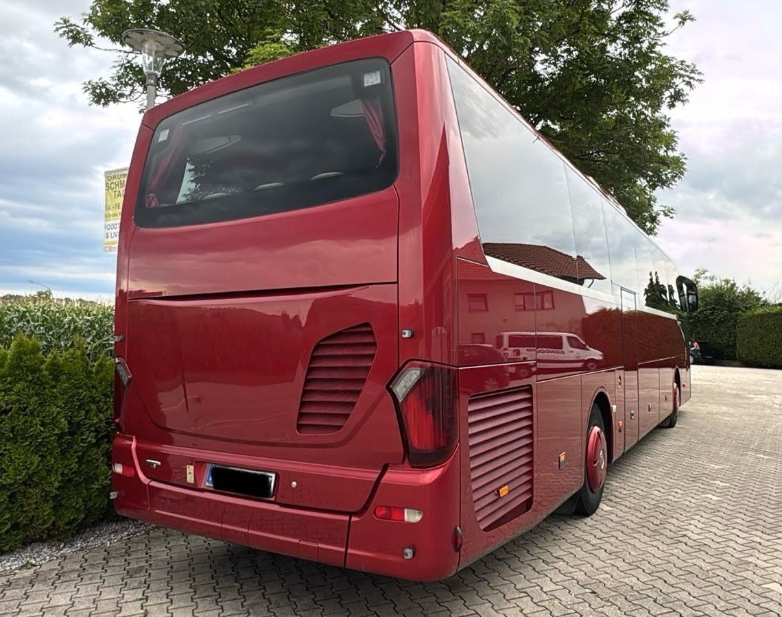 Setra S 515 MD (TOP*DE*Schalt*245 tKm) - Távolsági busz: 2 kép. Setra S 515 MD (TOP*DE*Schalt*245 tKm) - Távolsági busz: 2 kép.