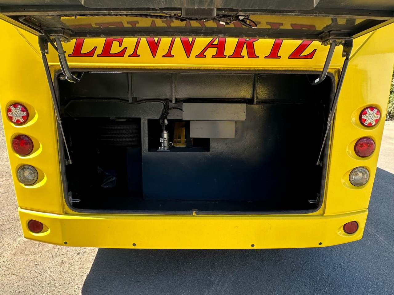 Temsa MD7 plus (wenig Km*34 Sitze*DE) MD9 - Minibusz, Kisbusz: 3 kép. Temsa MD7 plus (wenig Km*34 Sitze*DE) MD9 - Minibusz, Kisbusz: 3 kép.