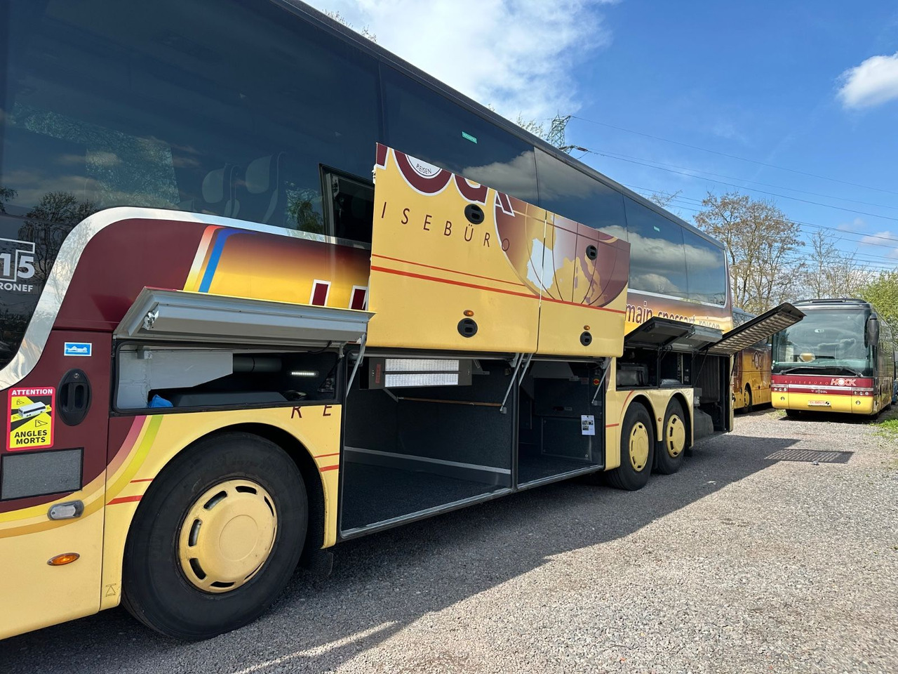 Vanhool T915 Astronef (Euro 5*Panorama Dach) - Távolsági busz: 4 kép. Vanhool T915 Astronef (Euro 5*Panorama Dach) - Távolsági busz: 4 kép.