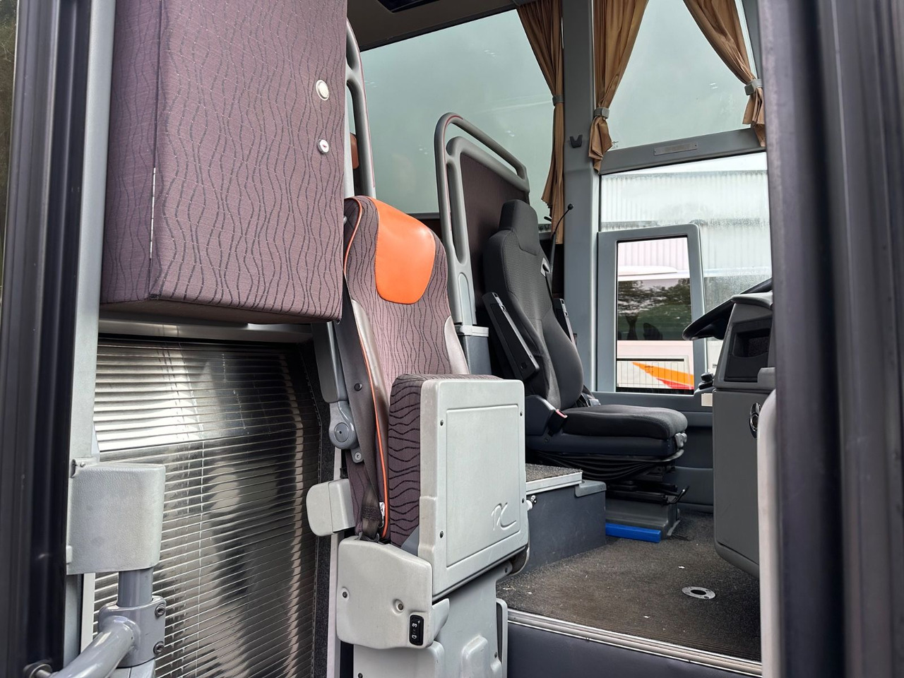 Vanhool TX17 Astron (TOP*57 Sitze) 417 HDH/ 517 HDH lízing Vanhool TX17 Astron (TOP*57 Sitze) 417 HDH/ 517 HDH: 14 kép. Vanhool TX17 Astron (TOP*57 Sitze) 417 HDH/ 517 HDH lízing Vanhool TX17 Astron (TOP*57 Sitze) 417 HDH/ 517 HDH: 14 kép.