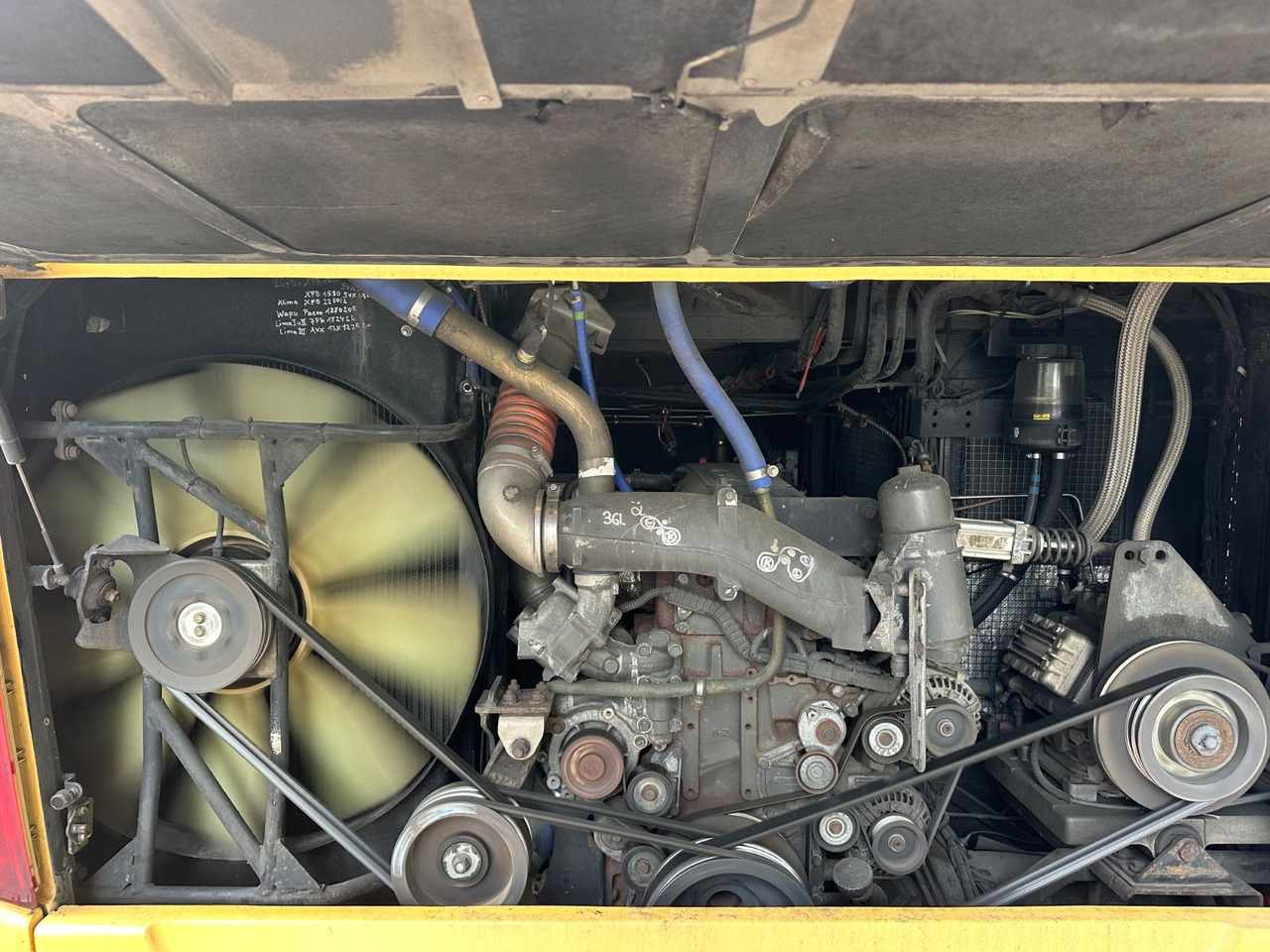 Vanhool TX17 Astron (TOP*57 Sitze) 417 HDH/ 517 HDH - Távolsági busz: 4 kép. Vanhool TX17 Astron (TOP*57 Sitze) 417 HDH/ 517 HDH - Távolsági busz: 4 kép.