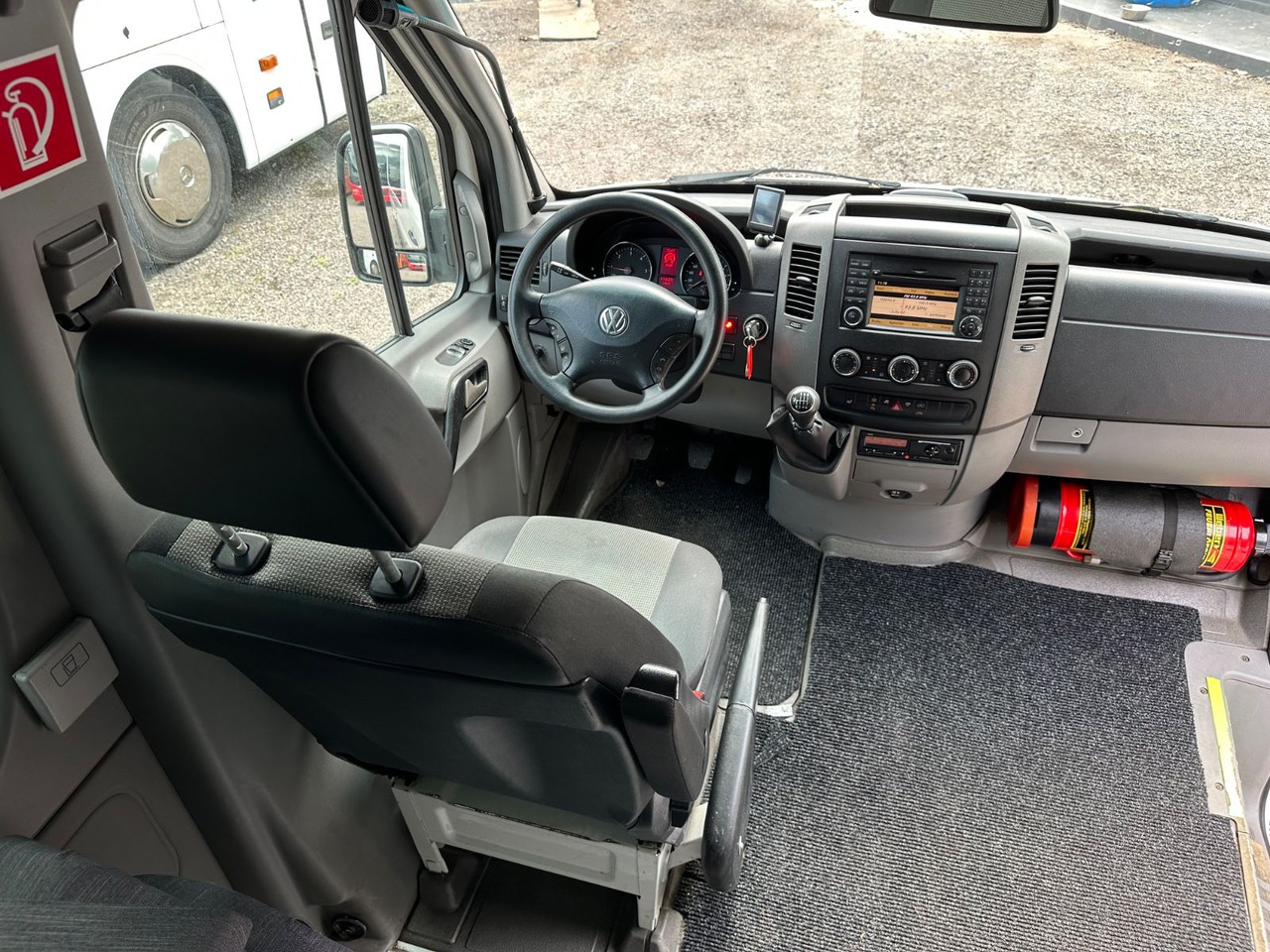 Volkswagen Crafter (Klima*TOP) Sprinter 516 CDi - Minibusz, Kisbusz: 4 kép. Volkswagen Crafter (Klima*TOP) Sprinter 516 CDi - Minibusz, Kisbusz: 4 kép.