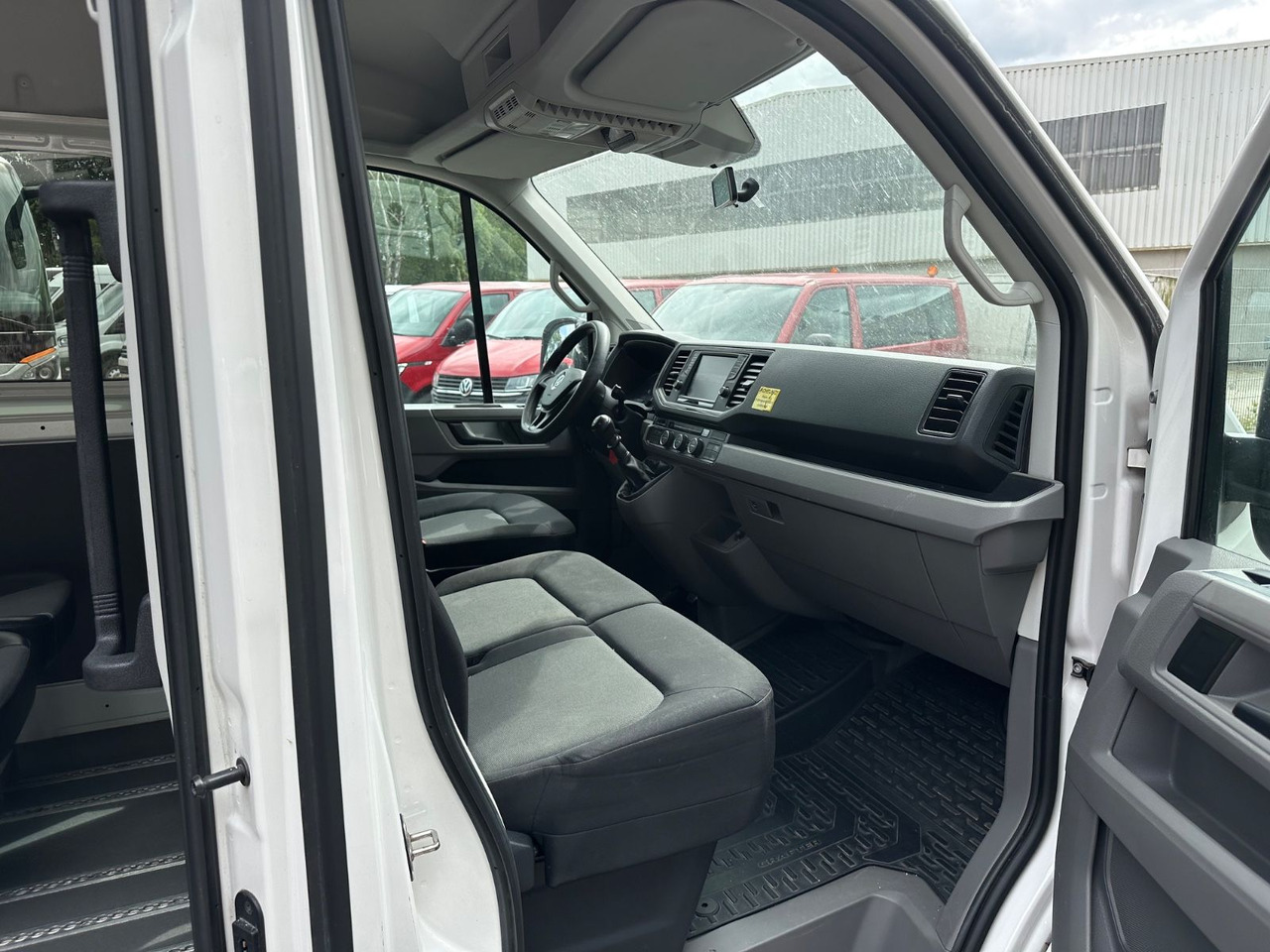 Volkswagen Crafter (PDC*StandHz.*Behinderten gerecht) - Kisbusz: 5 kép. Volkswagen Crafter (PDC*StandHz.*Behinderten gerecht) - Kisbusz: 5 kép.