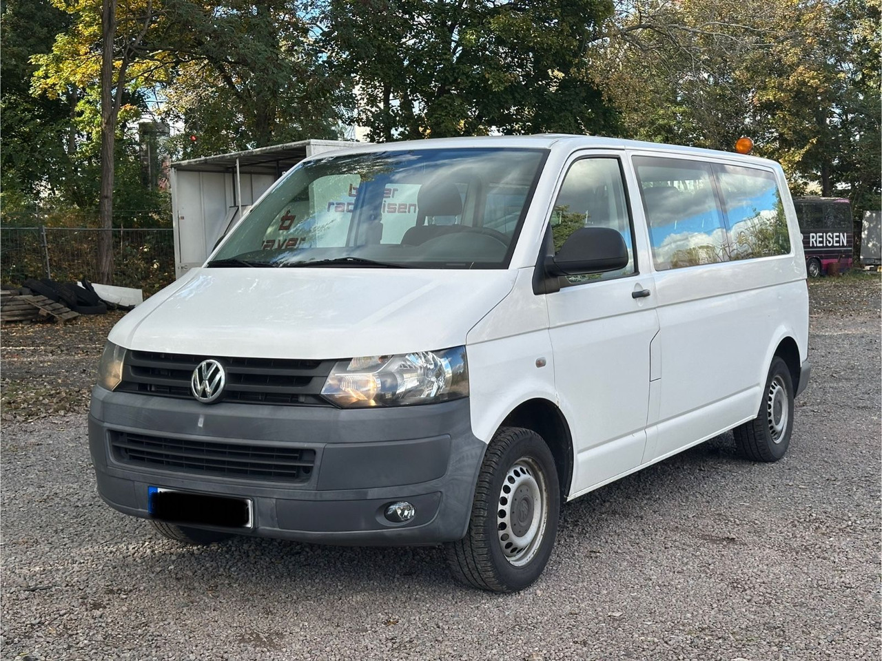 Volkswagen T5 Kombi - Kisbusz: 1 kép. Volkswagen T5 Kombi - Kisbusz: 1 kép.