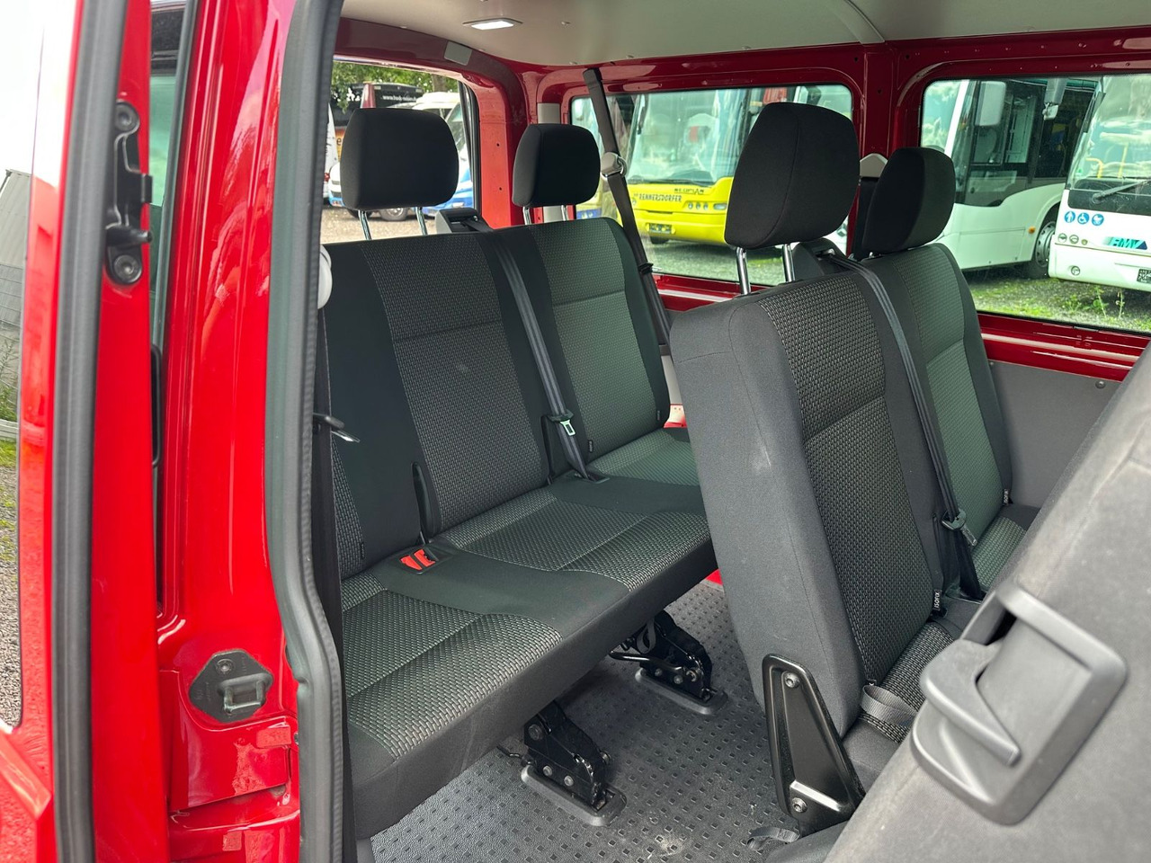 Volkswagen T6 Kombi (PDC Hi*ACC*StandHz*9 Sitzer*AC) - Kisbusz: 4 kép. Volkswagen T6 Kombi (PDC Hi*ACC*StandHz*9 Sitzer*AC) - Kisbusz: 4 kép.