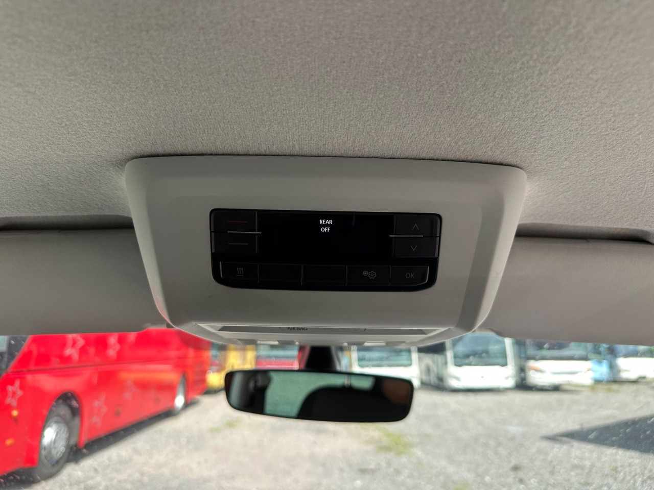 Kisbusz Volkswagen T6 Kombi (PDC Hi*ACC*StandHz*9 Sitzer*AC): 14 kép.