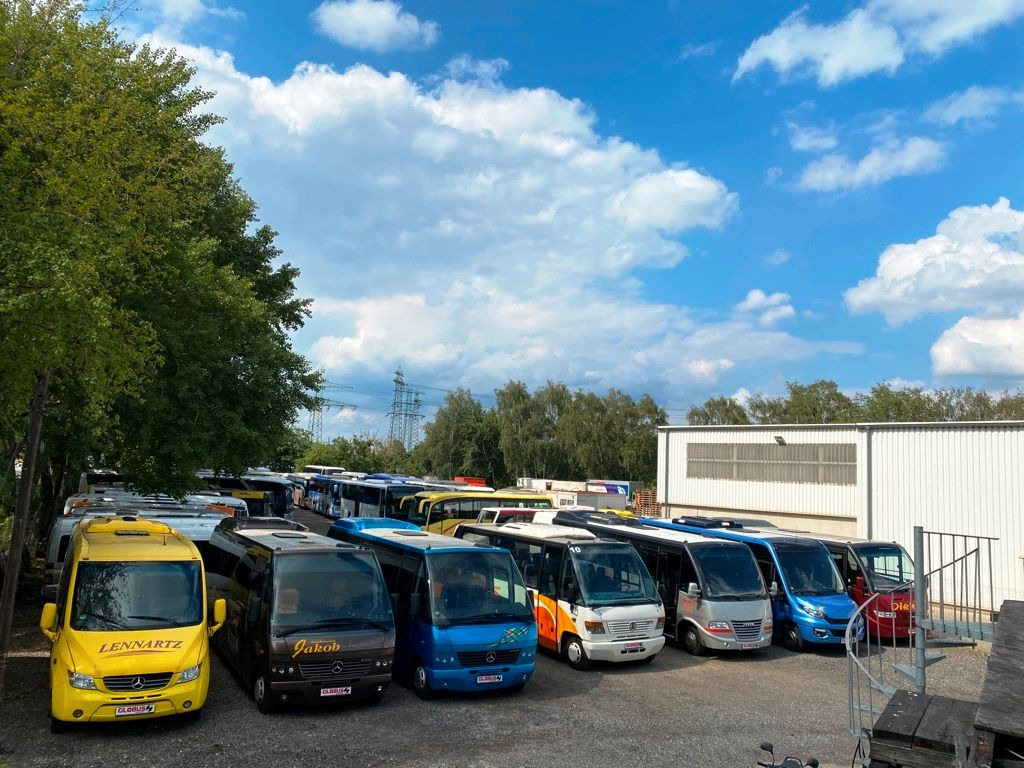 Kisbusz Volkswagen T6 Kombi (PDC Hi*ACC*StandHz*9 Sitzer*AC): 15 kép.
