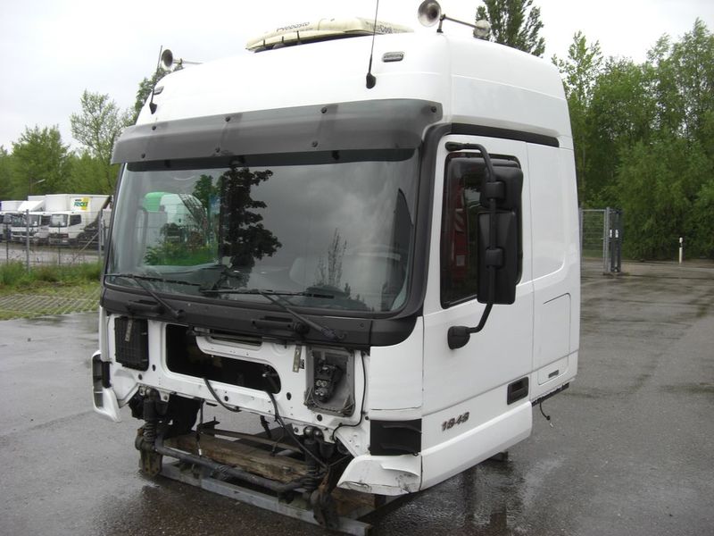 Mercedes-Benz Actros MP2 Megaspace / komplett - Fülke: 1 kép. Mercedes-Benz Actros MP2 Megaspace / komplett - Fülke: 1 kép.